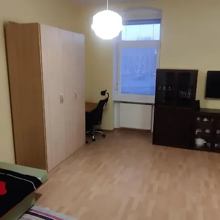 Bytik Kusok Od Stanice Vlaku Pozsony
