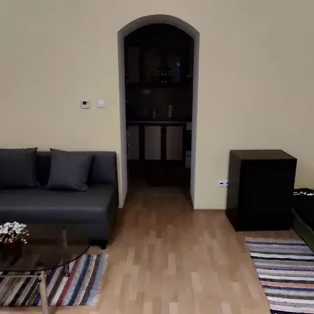Bytik Kusok Od Stanice Vlaku Апартаменты Братислава